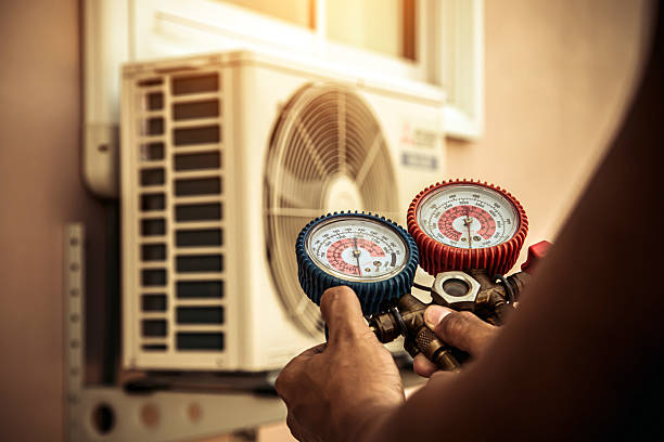 Professional Hvac technician working in Oxon Hill, MD
